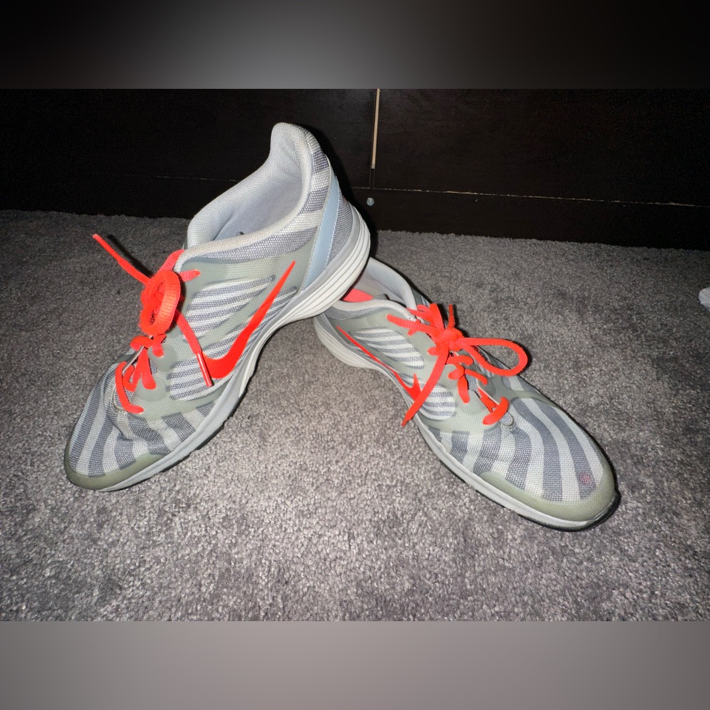 Nike Grey & Orange Tennis Shoes